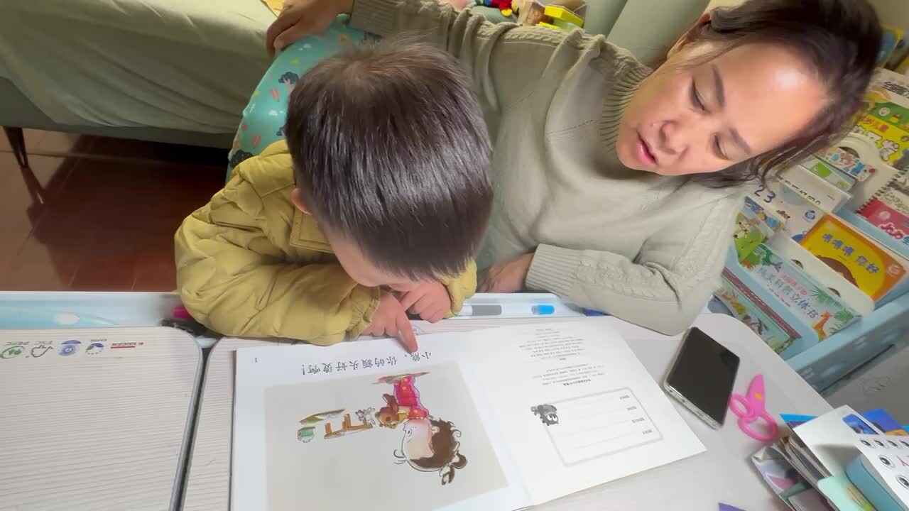 跳跳指读《小医生》