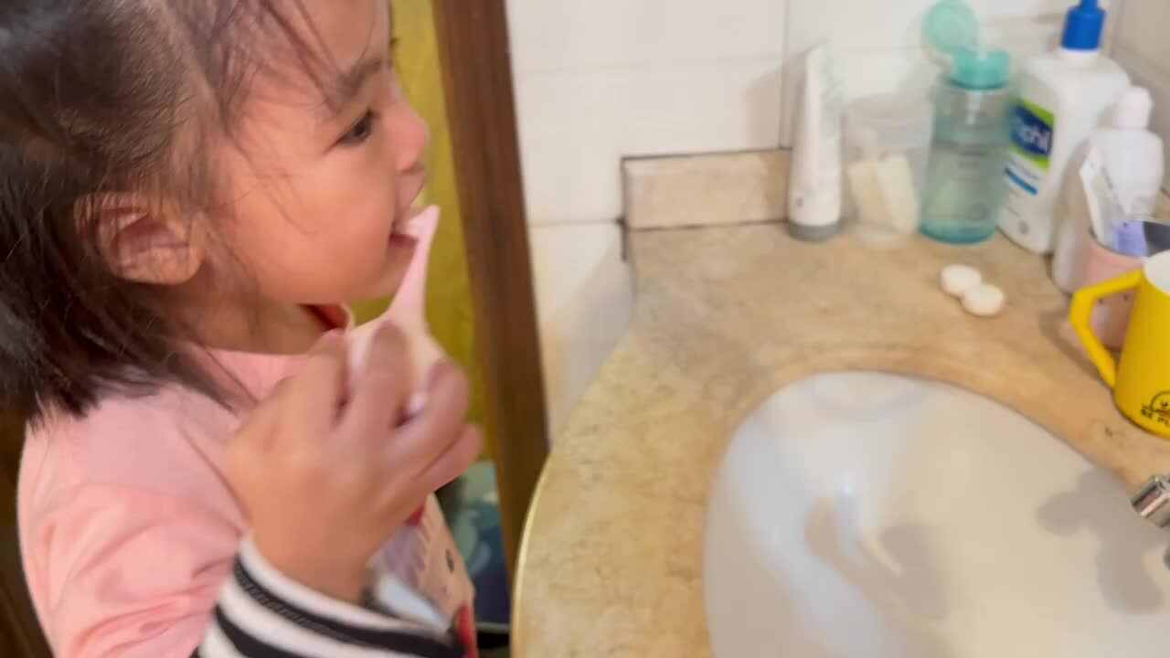 中B班李茵琪练习刷牙.MOV