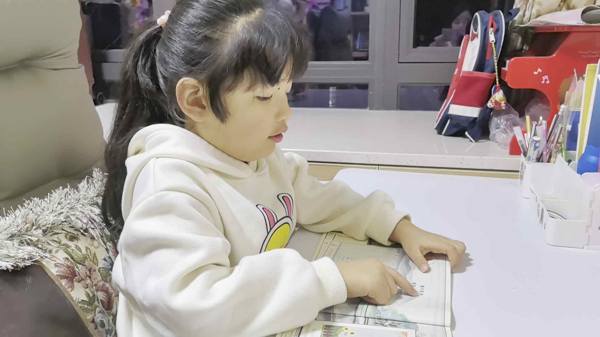 大B班蒋佳欣11月14日亲子闯关游戏（指读稚子弄冰）.mp4