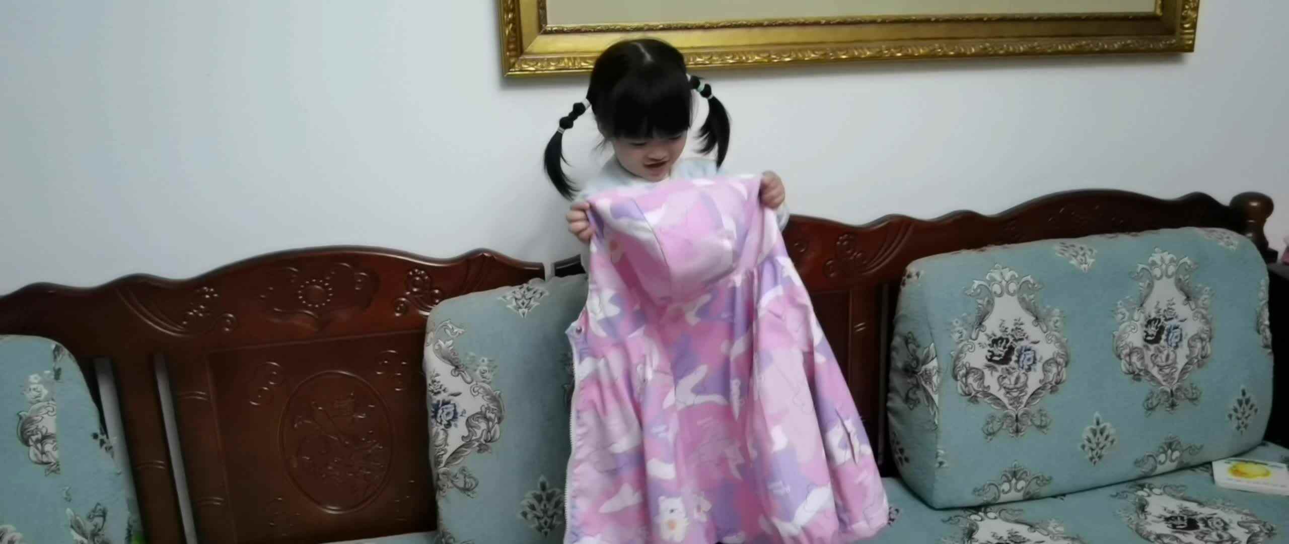 小A班2023.11.9艾琰茹—练习穿外套