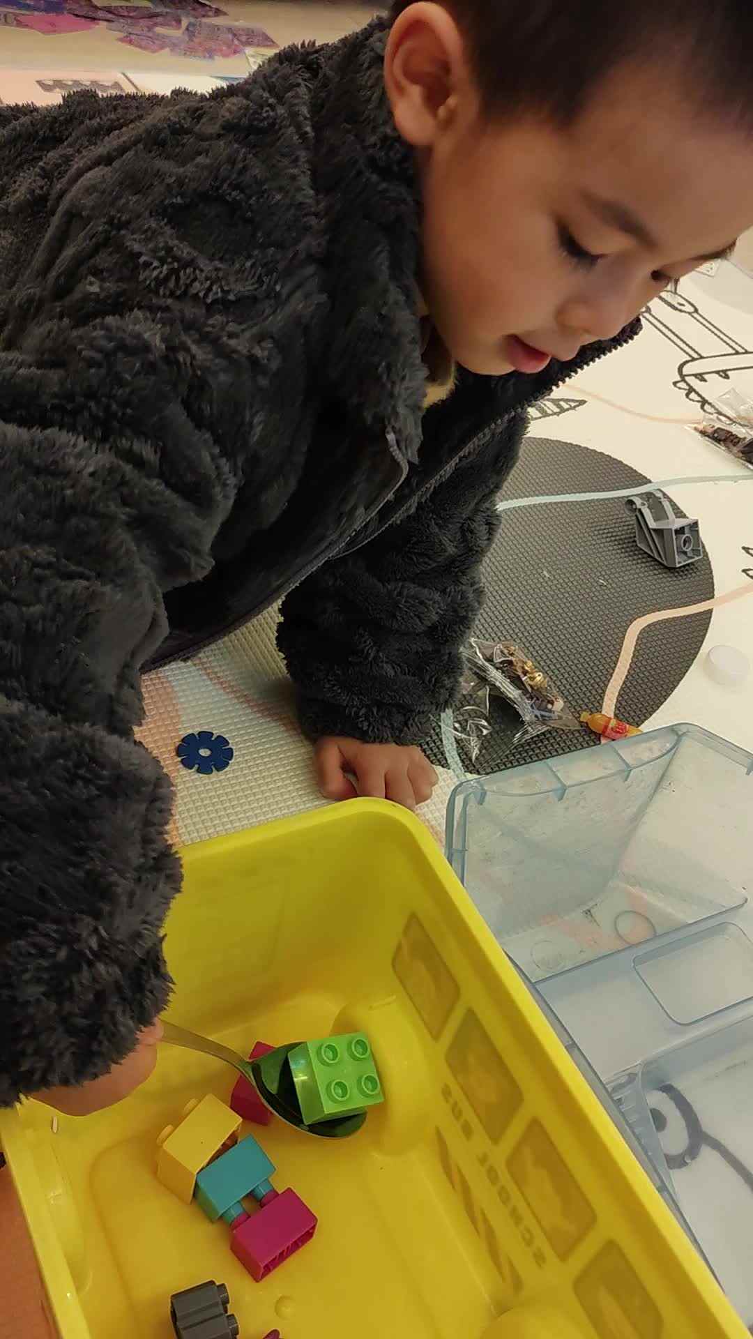 中b班刘倬宇练习用勺子20231121_185512.mp4