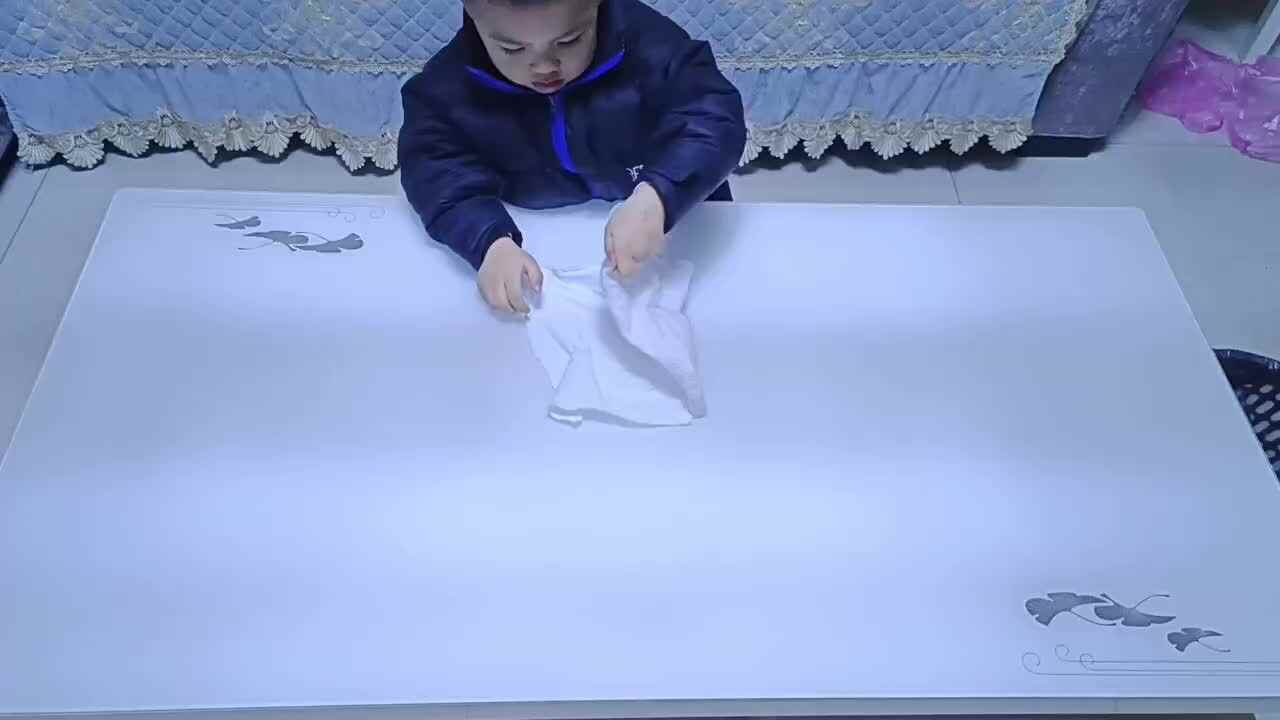 中B班吕子垚练习（擦桌子）20231128