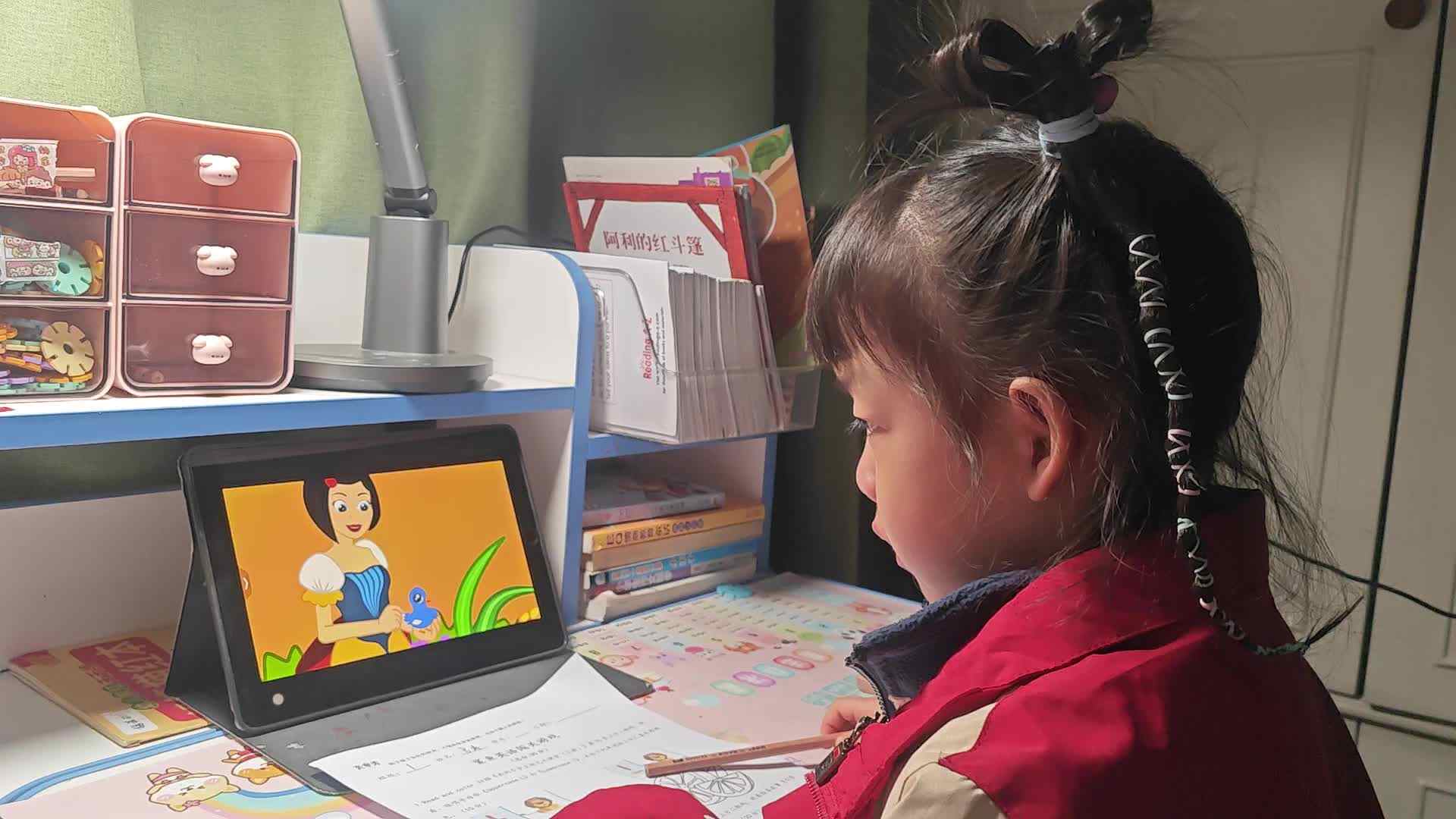 20231117大B班魏琪珈观看《白雪公主和七个小矮人》.mp4