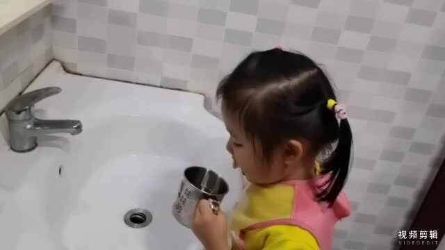 中B班11月1张芷萱刷牙练习