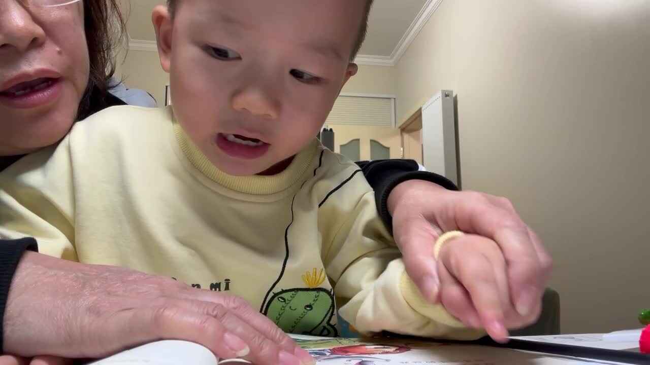 跳跳指读《几条腿》