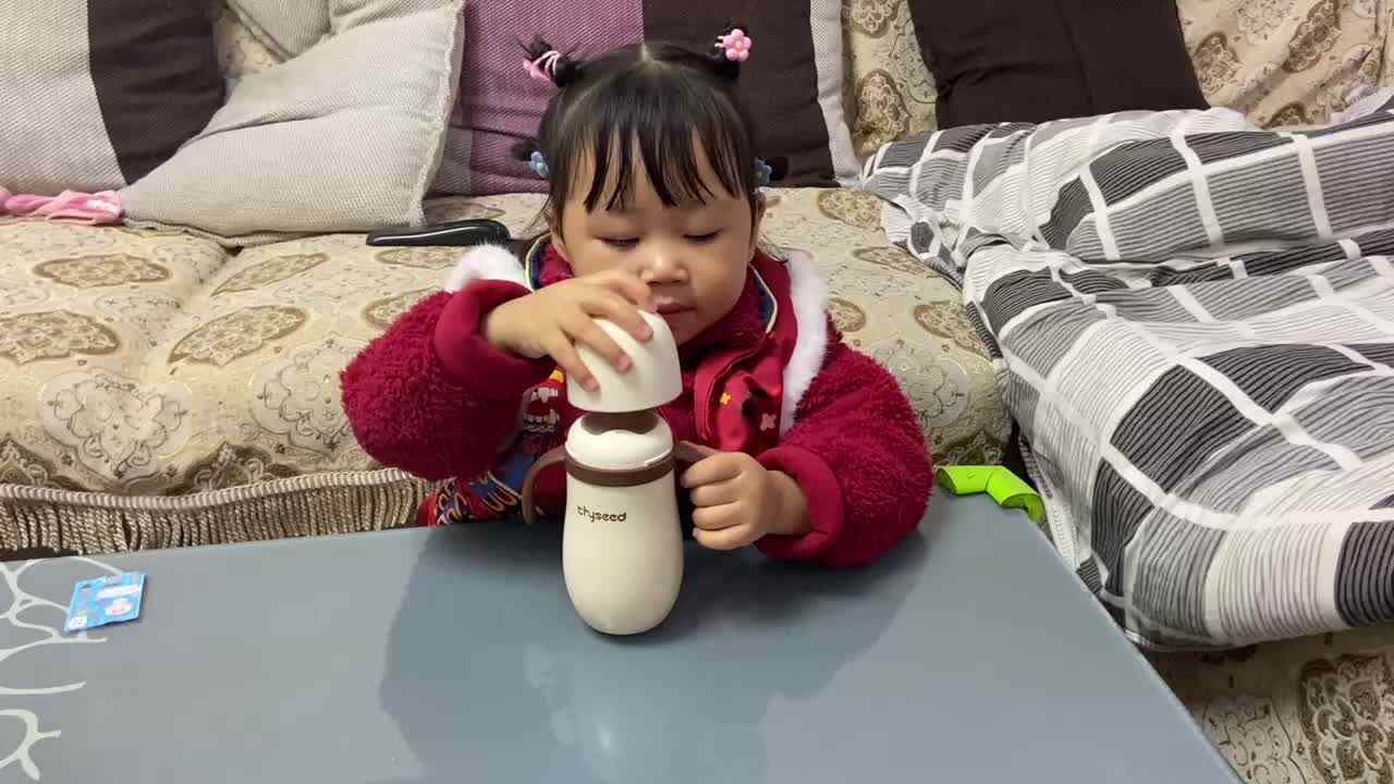 小A班2023.11.21张艺涵-拧瓶盖.MOV