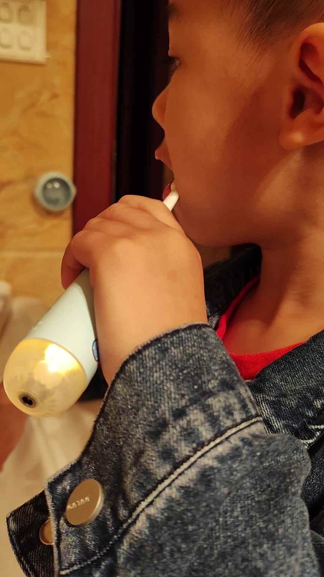 中b班刘倬宇刷牙_20231031_211926.mp4