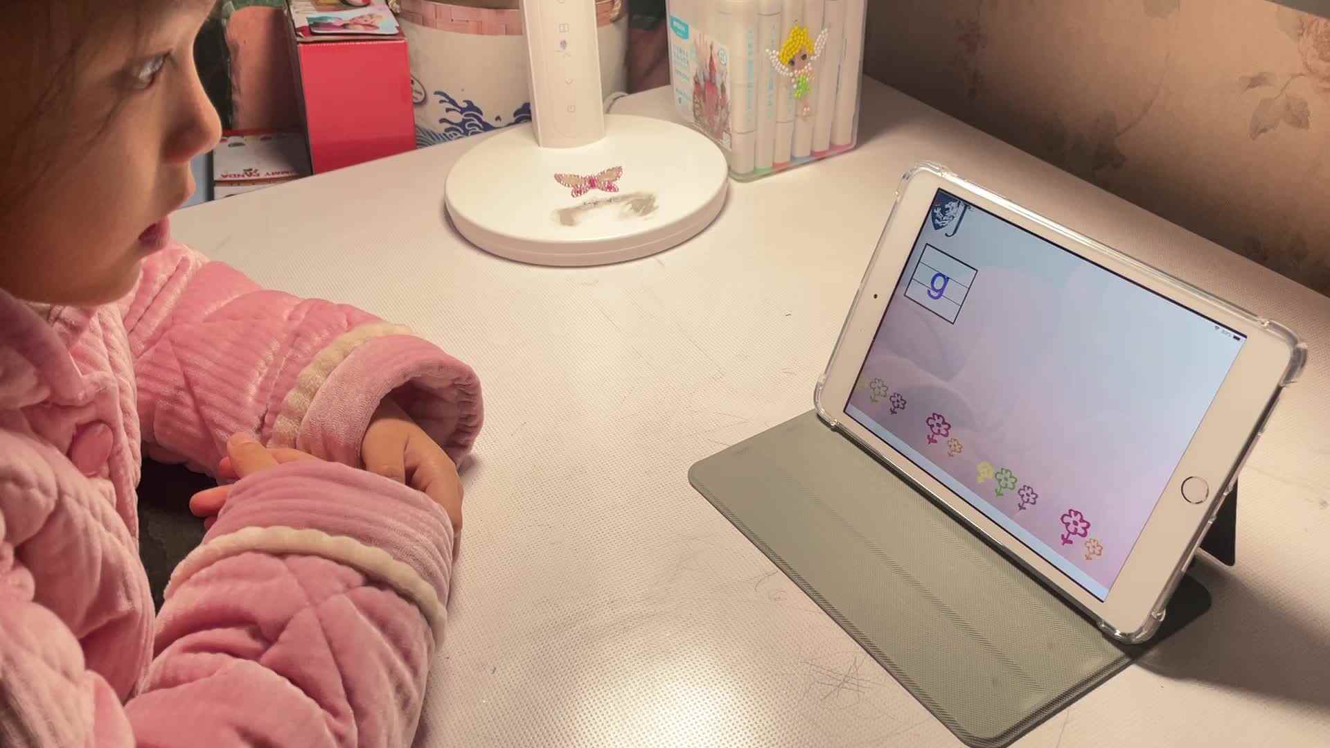 ⁣11.14屠钰婷观看视频s的书写和发音.mov