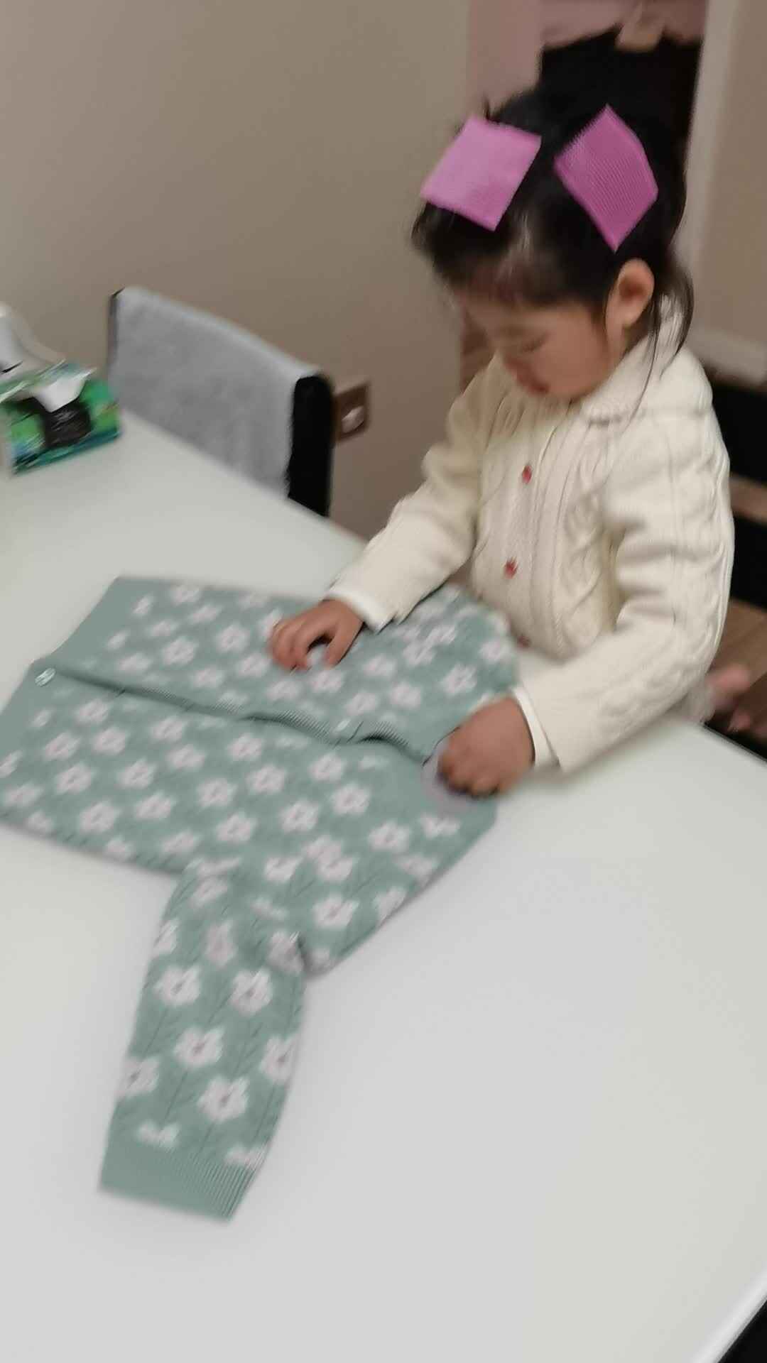 中 B 班宁汐言练习叠衣服.mp4