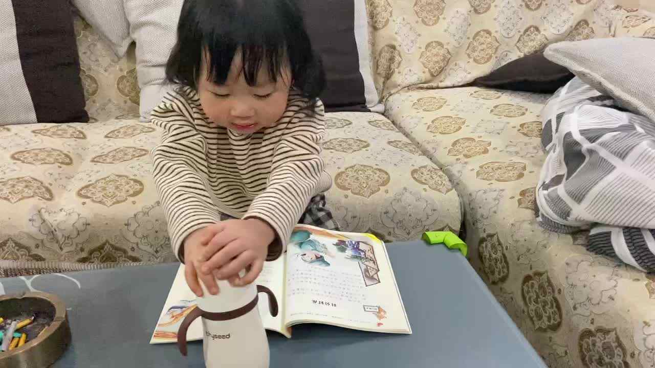 小A班2023.11.20张艺涵-拧瓶盖.MOV