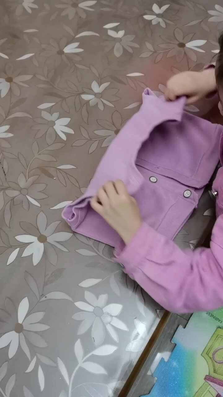 中B班11月8张芷萱折衣服练习
