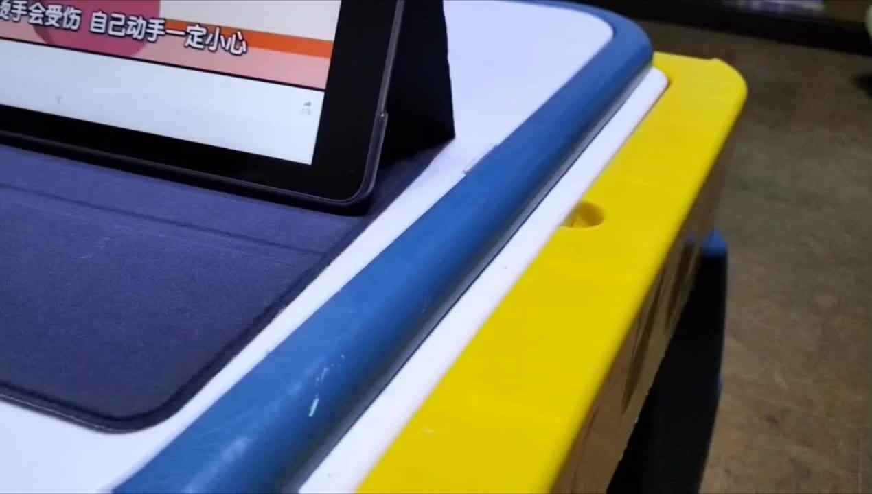 20231109中A于陈昱用餐时的危险，叠衣服.mp4