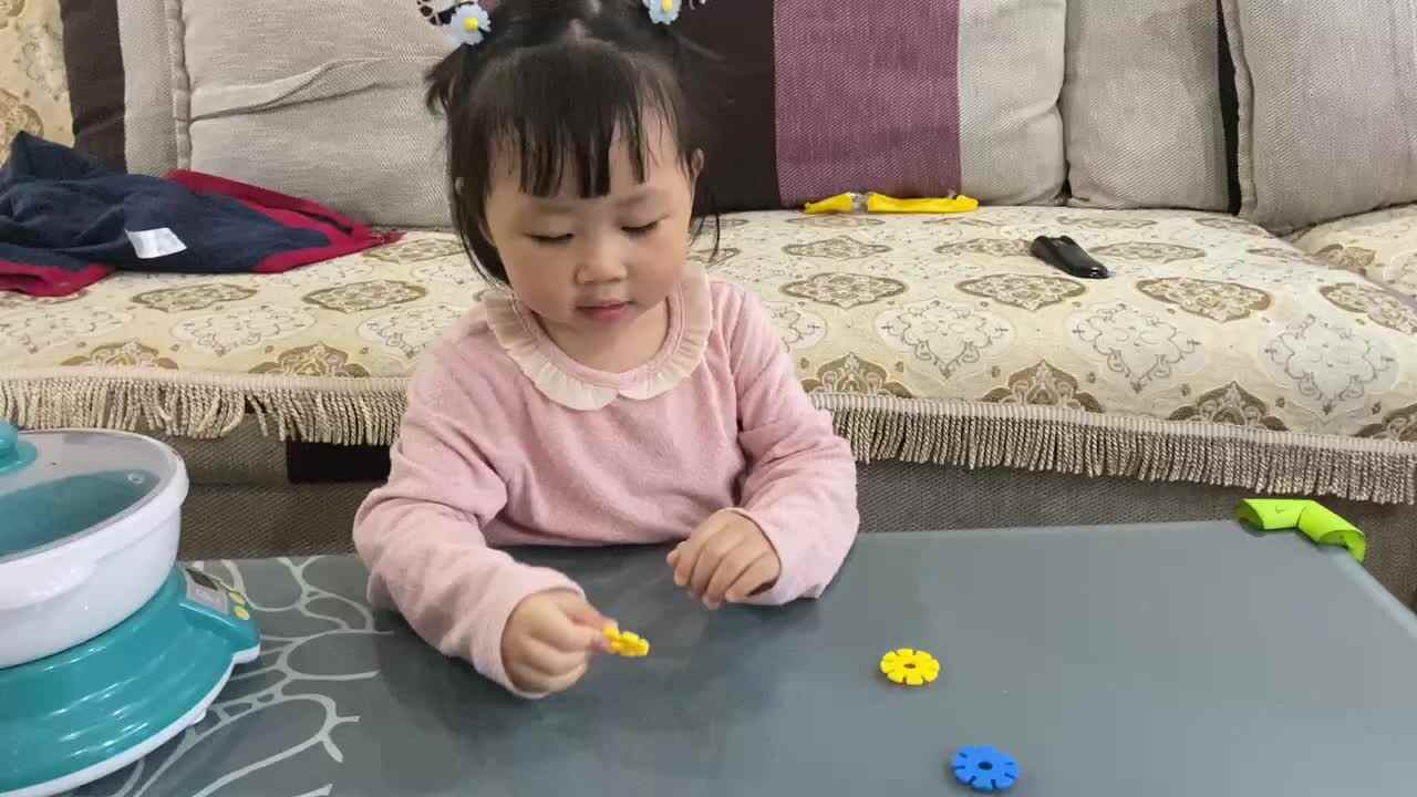 小A班2023.11.1张艺涵-按颜色规律排序.MOV