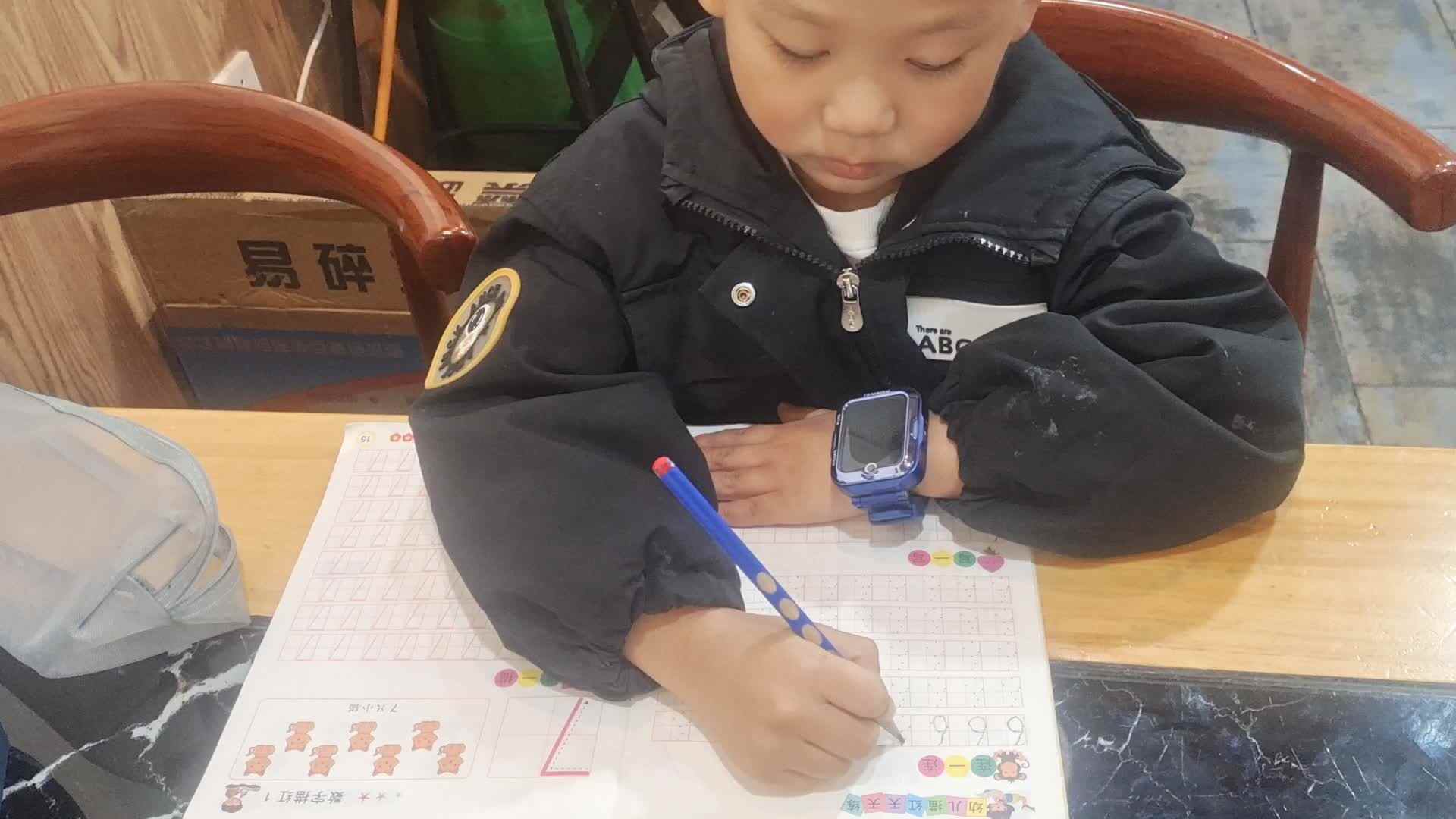 大B班王子扬数字6连一连