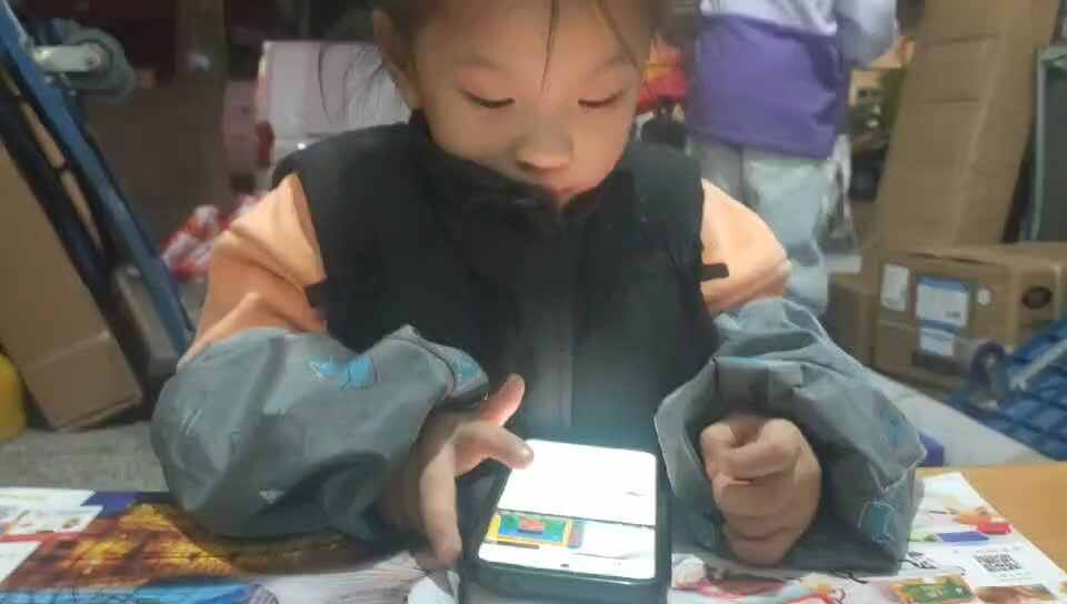 ⁣中a班唐依依观看事物的形状