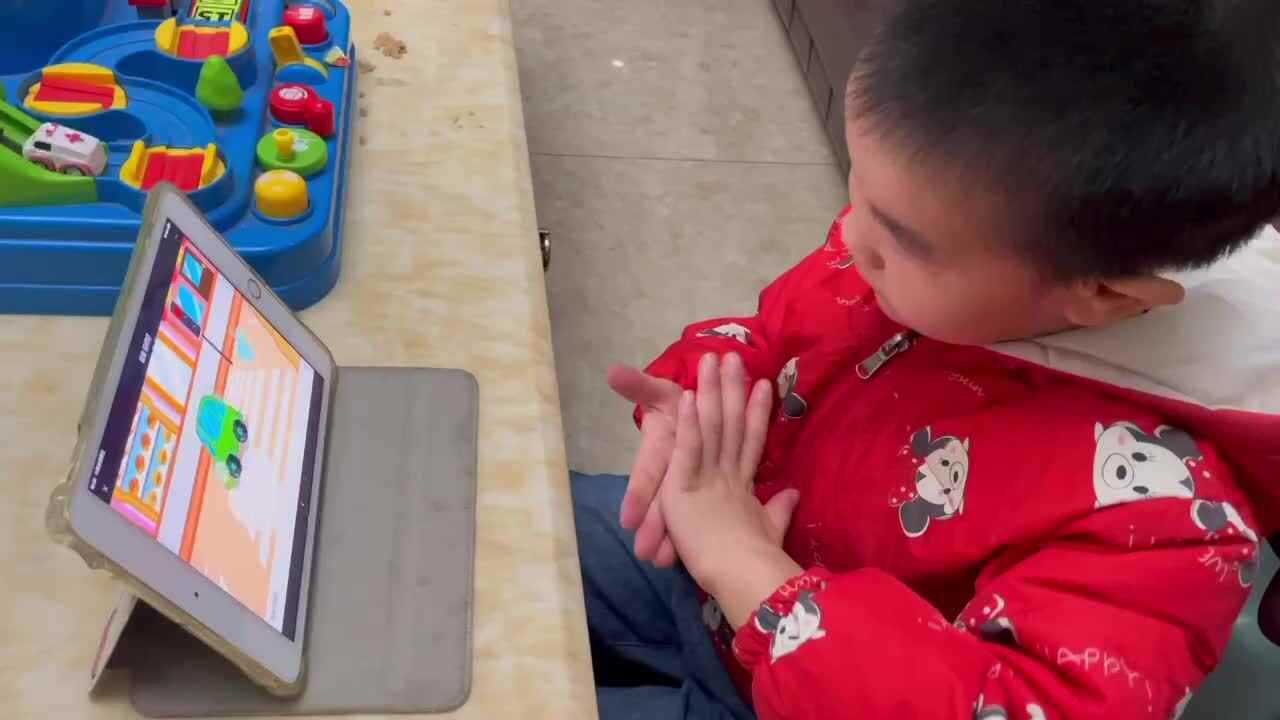 2023.11.22-语言练习《红绿灯》—胡焌一