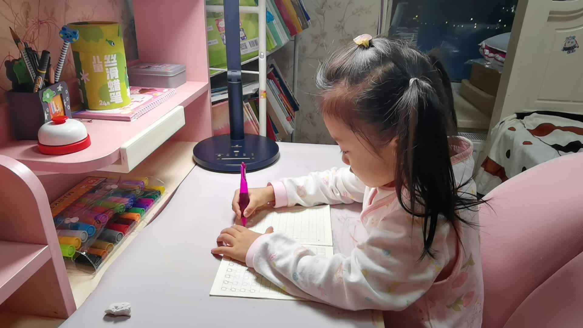 VID_20231108_书写笔画横.mp4