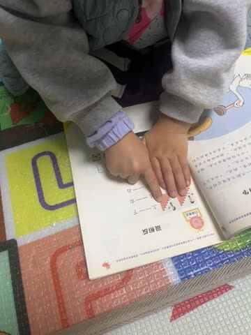 中B班吴瑷汝读书