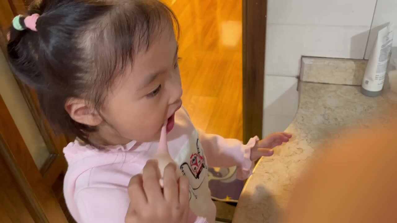 中B班李茵琪练习刷牙.MOV