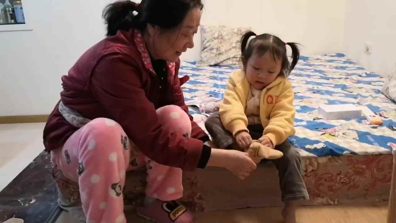 中A班李盈莹 穿袜子