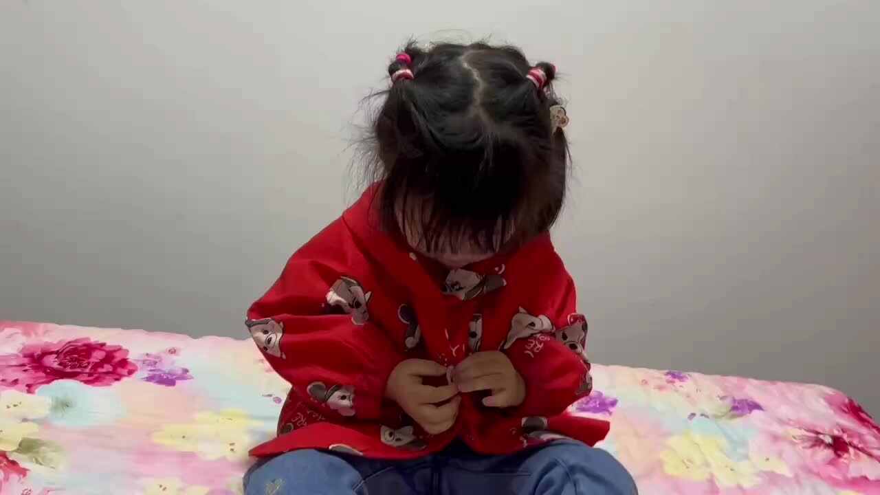 小A班2023.11.1艾琰茹—练习脱外套