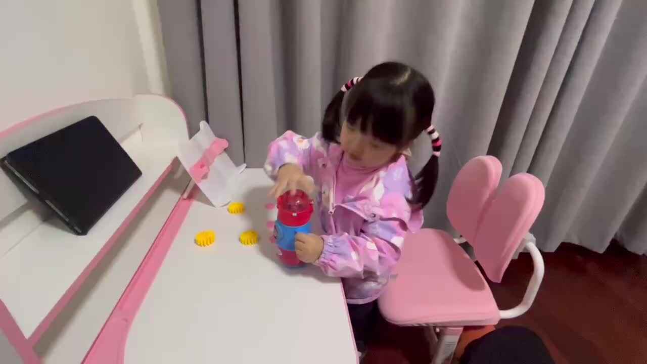 小A班2023.11.21艾琰茹—拧杯盖