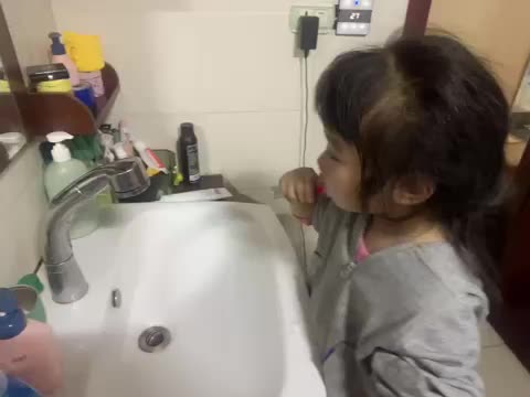 20231101中B班舒琳芯刷牙