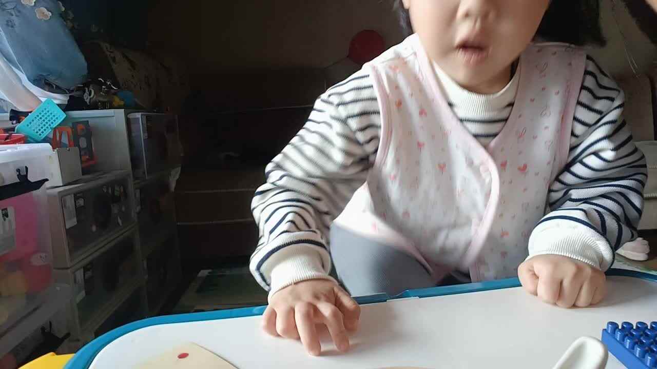 ⁣⁣⁣⁣⁣20231126中Z于陈昱练习用勺子.mp4