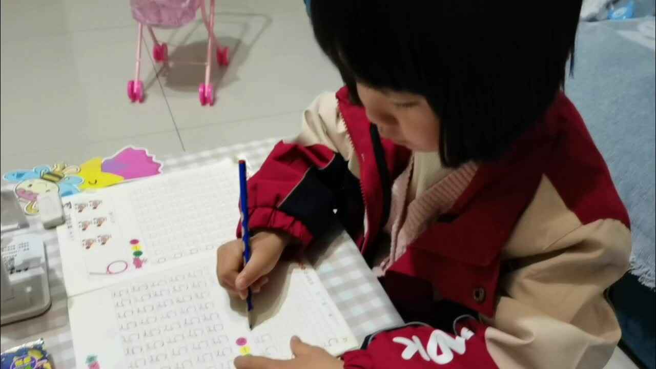 写一写数字＂5＂.mp4