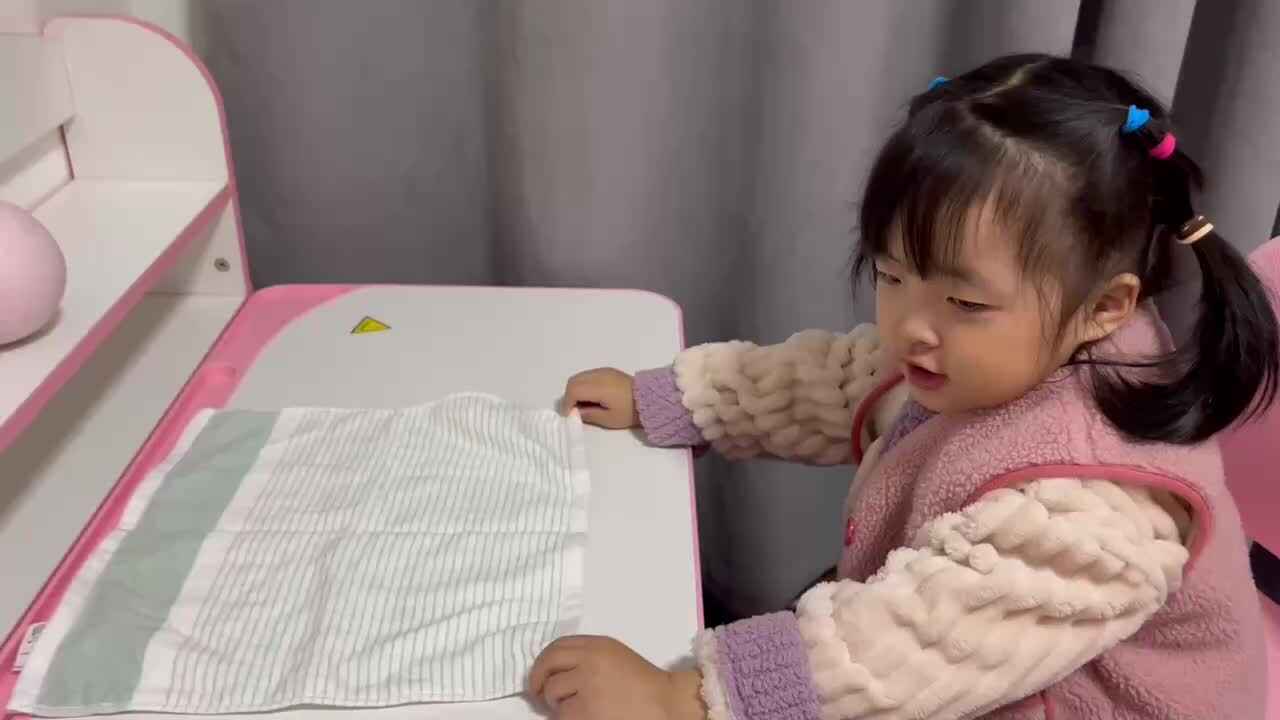 小A班2023.11.13艾琰茹—叠毛巾