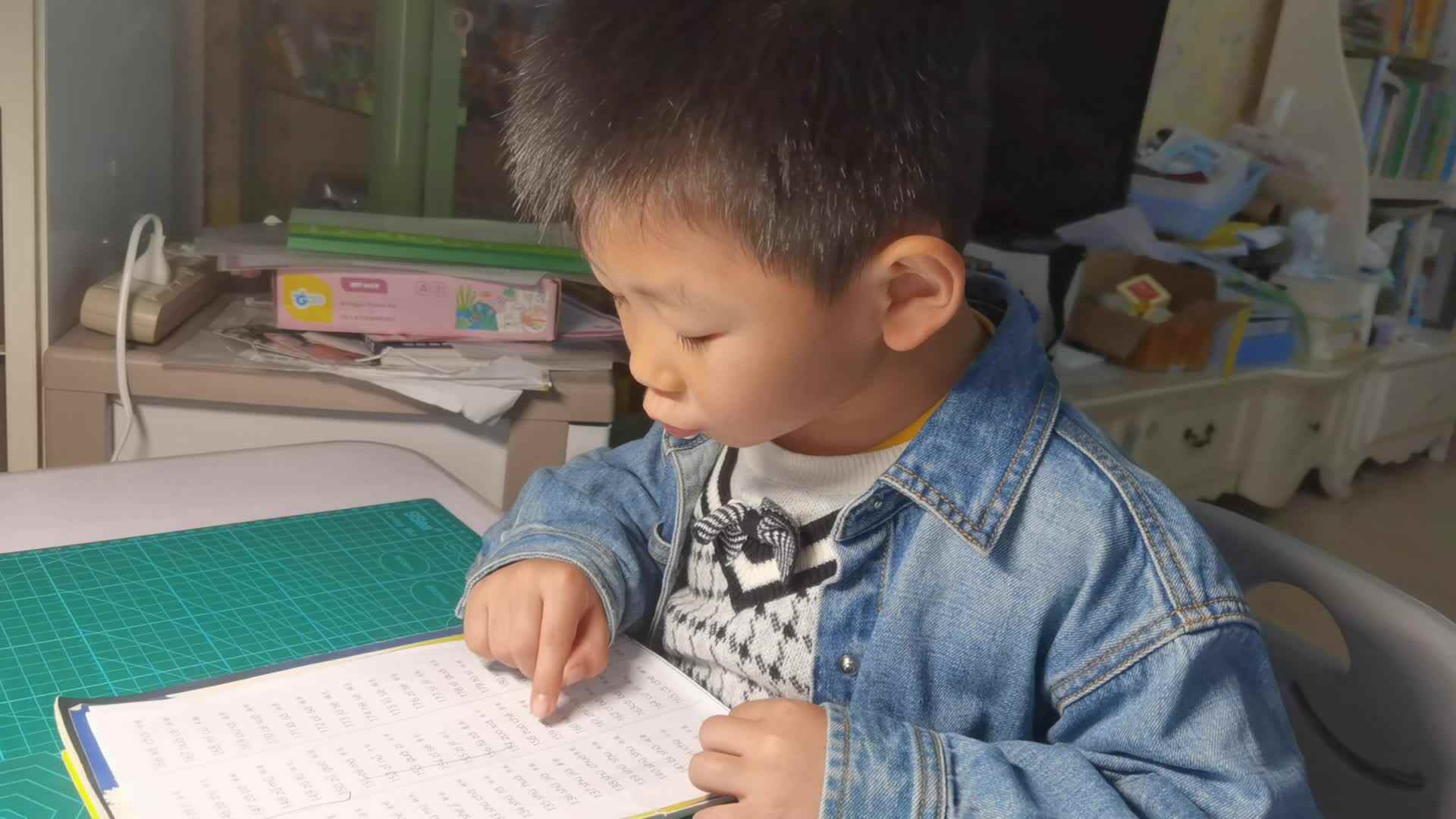 读《拼读练习三》158—165.mp4