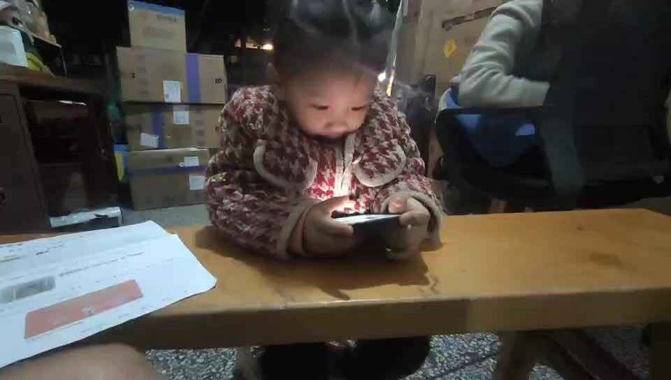 ⁣中a班唐依依观看事物的形状