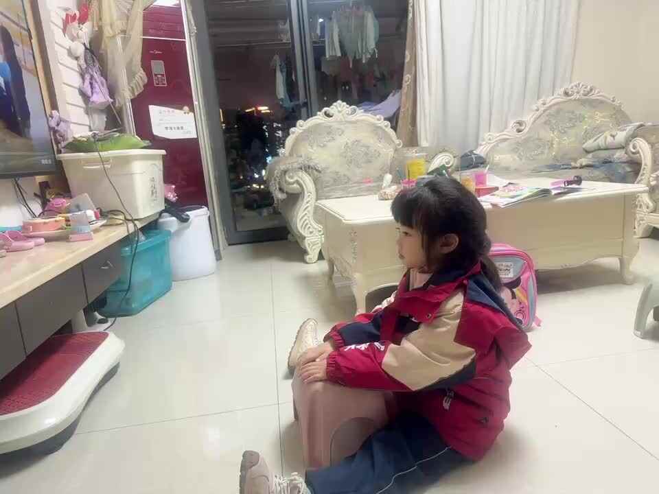 20231115中B班舒琳芯学习音舞《大雨小雨》