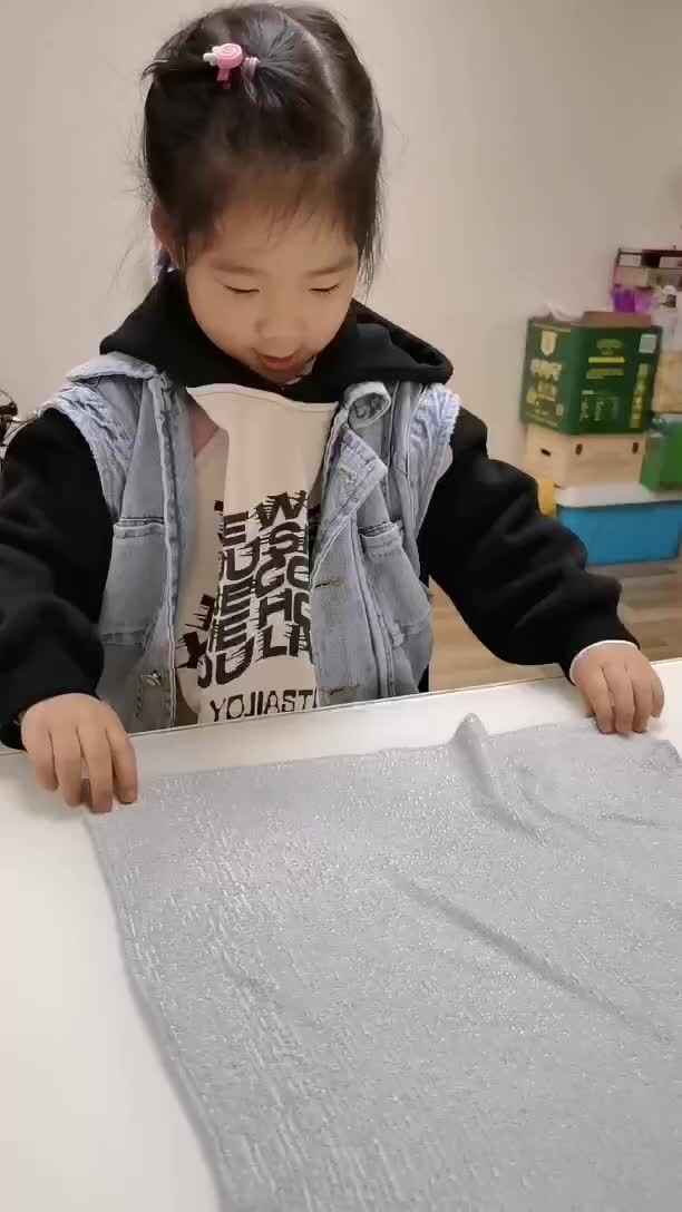 中 B 班宁汐言练习擦桌子.mp4