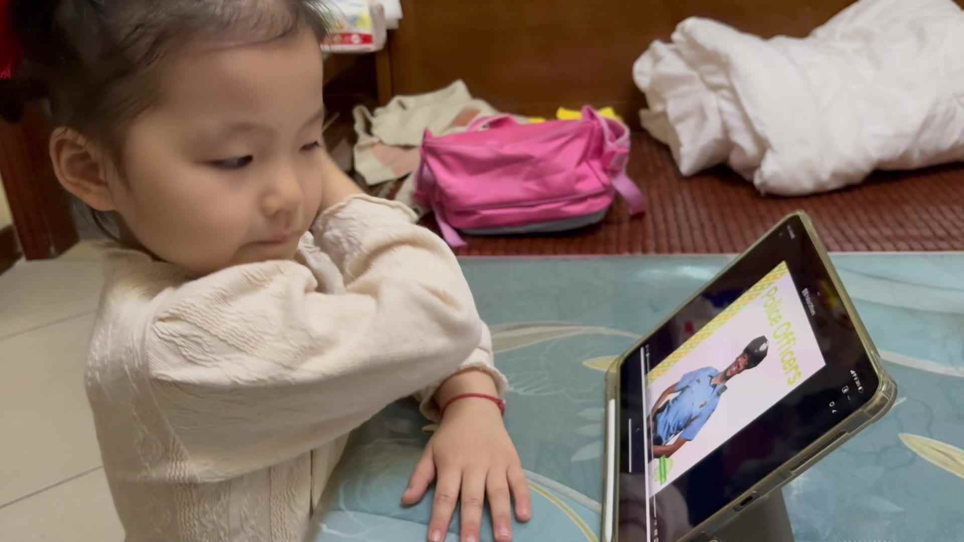 观看英文视频警察