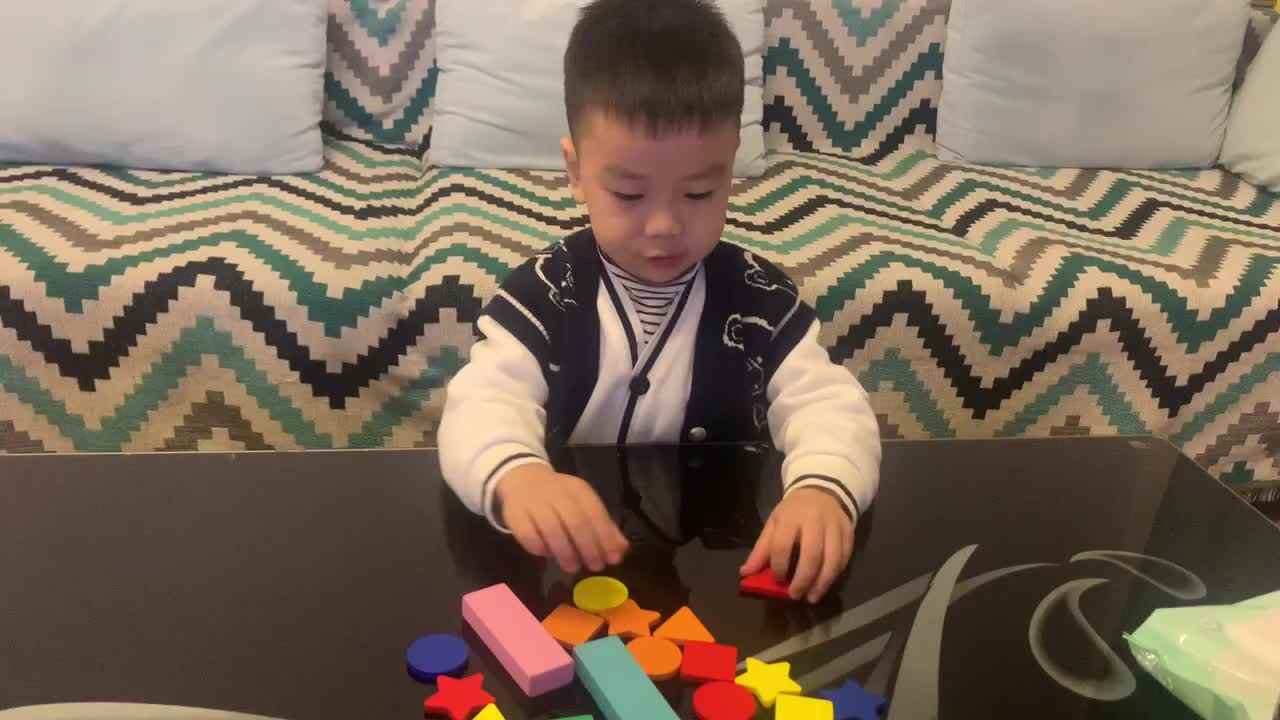 中B班杨育寒认识形状