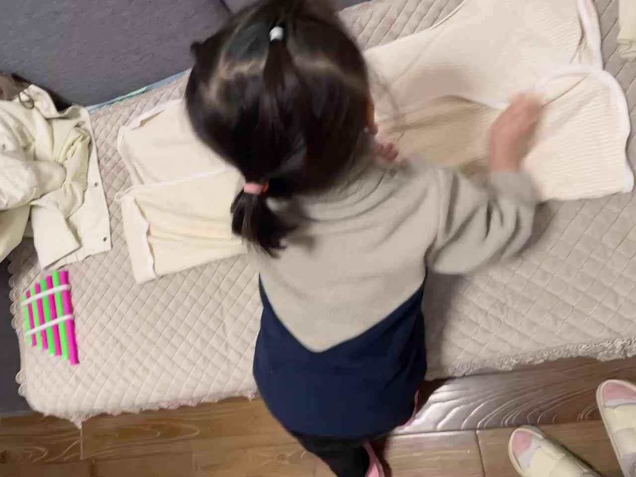 大B班蒲依诺2023.11.22日练习(叠被子).MOV