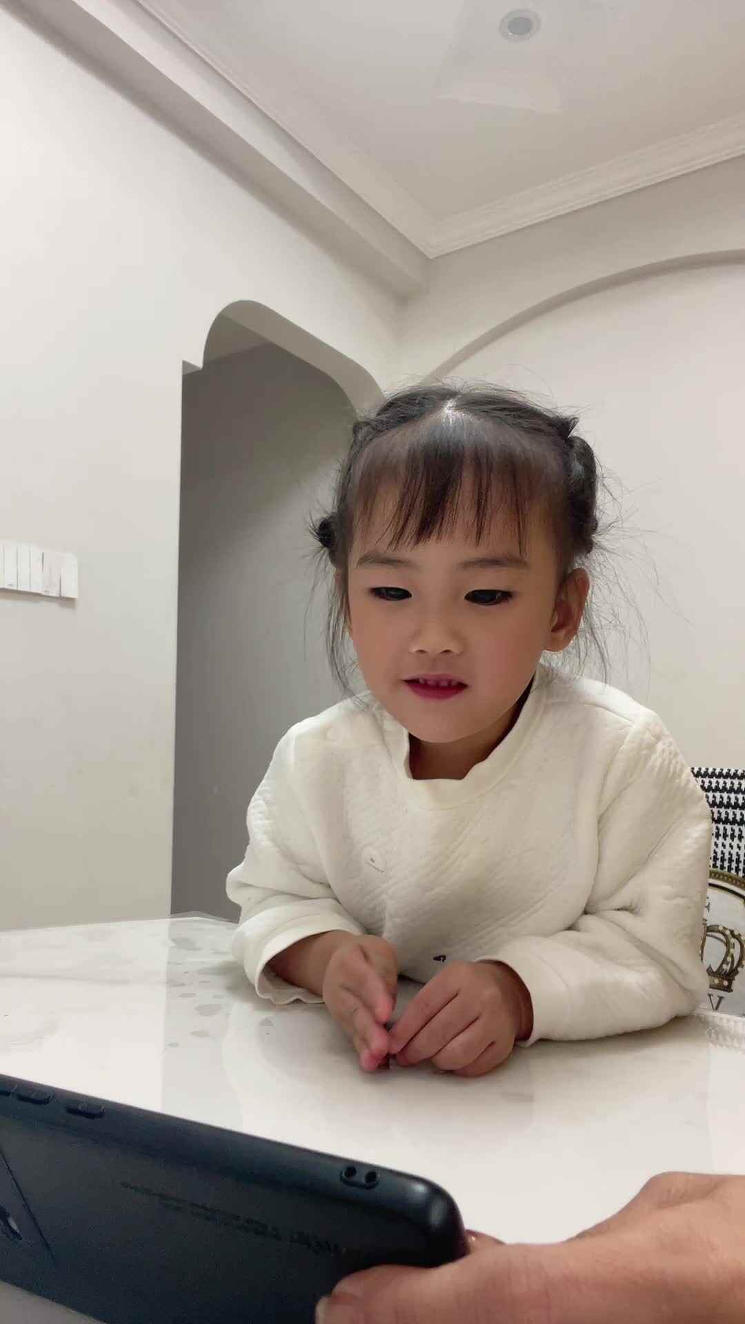 中B班 李曦蕊 学习音舞《大雨小雨》