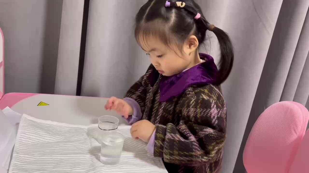 小A班2023.11.16艾琰茹—练习倒水