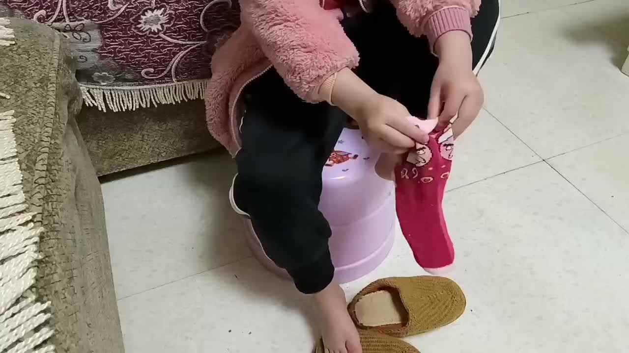 自己穿袜子