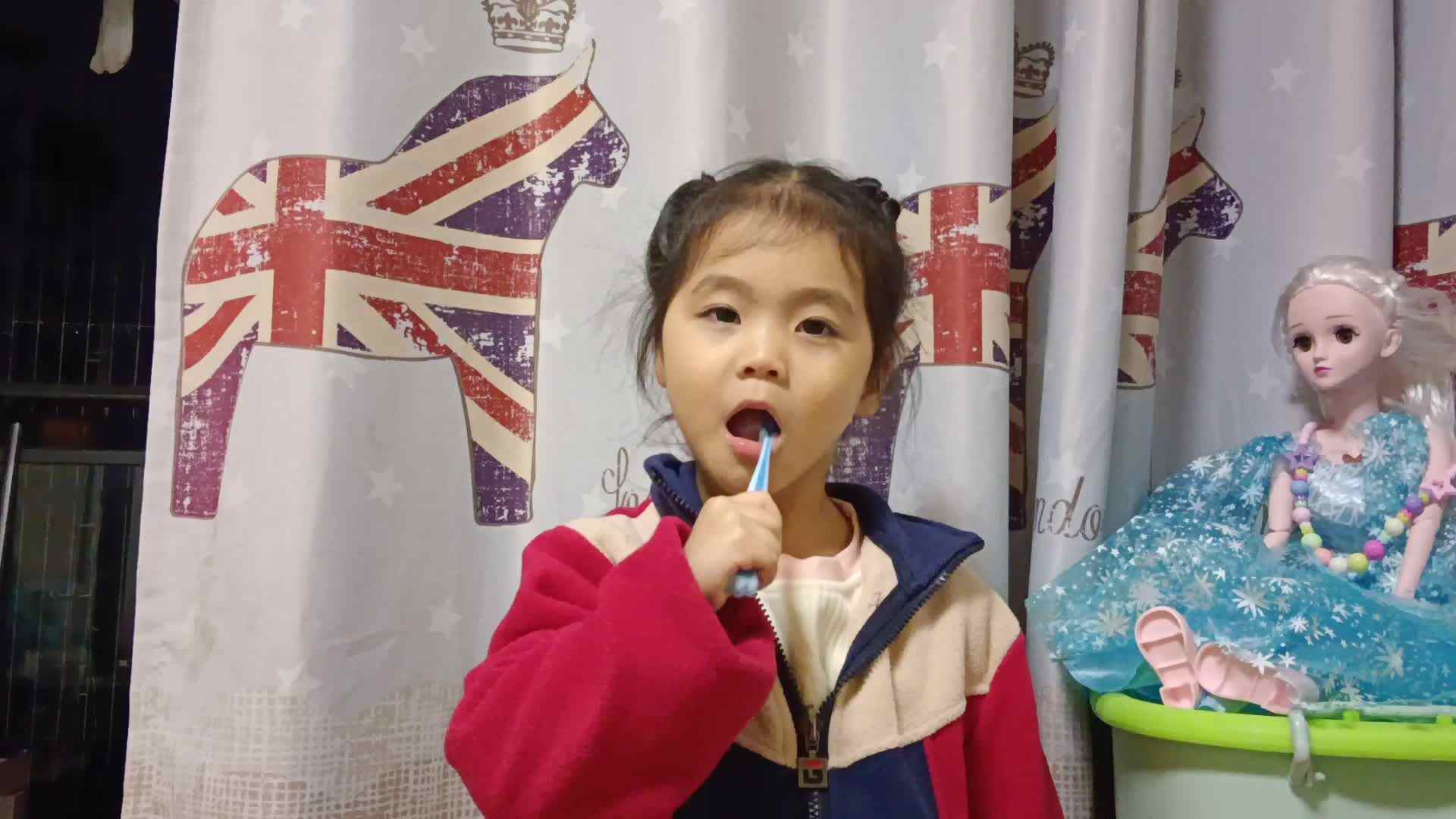 20231113大B班任依恬《刷牙》