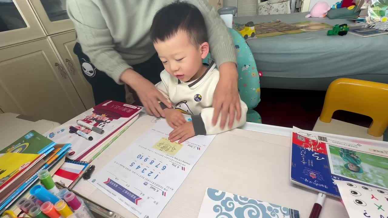 跳跳跟唱儿歌《Counting1-10song》