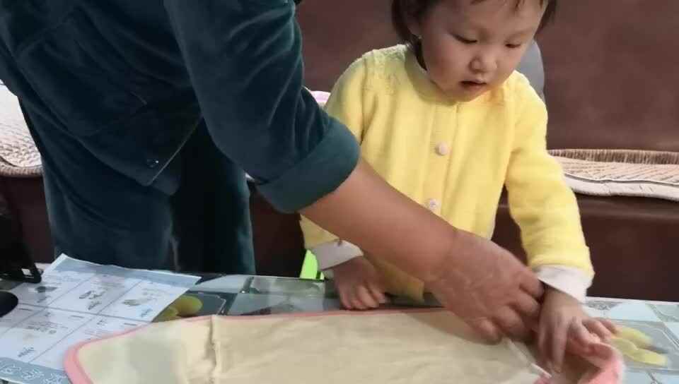 中A班李盈莹 折叠衣服