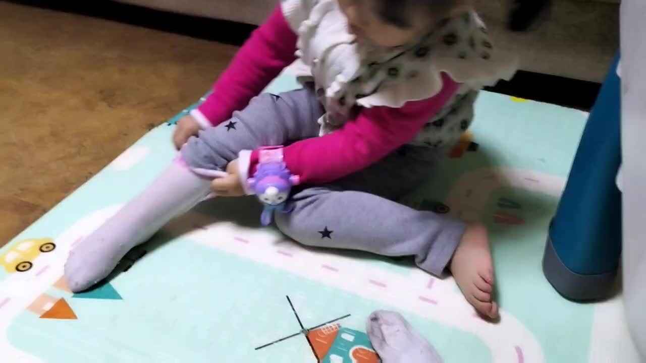 20231115中A于陈昱穿袜子.mp4