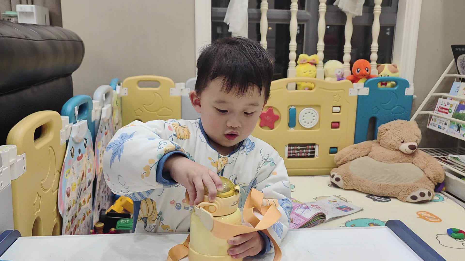 小A班2023.11.26李楷延——生活教育练习拧瓶盖.mp4