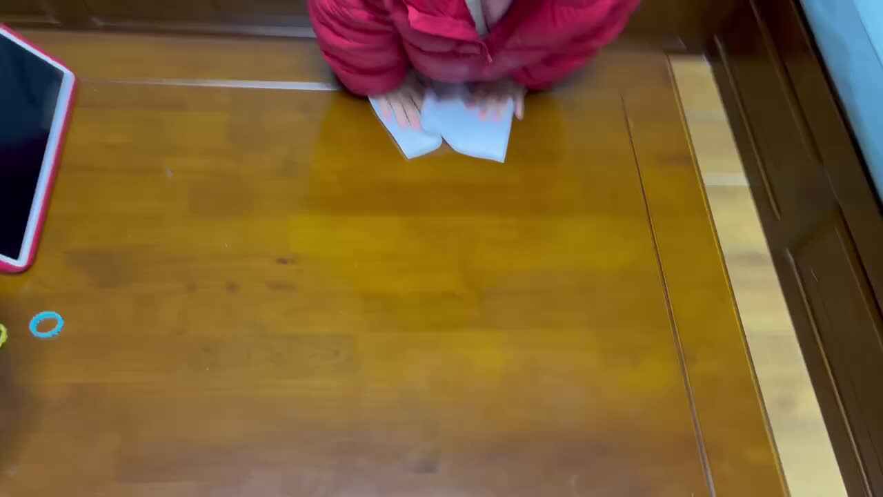 中B班李茵琪练习擦桌子.MOV