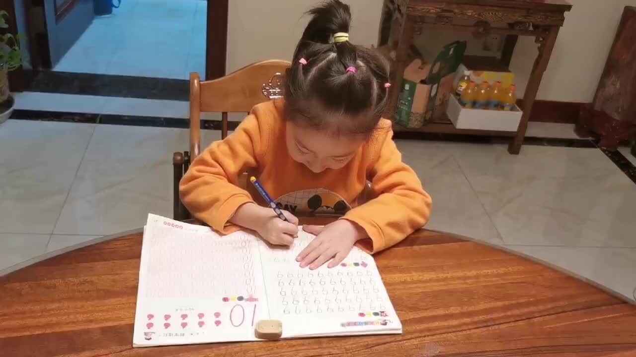 李芊仪描红数字9