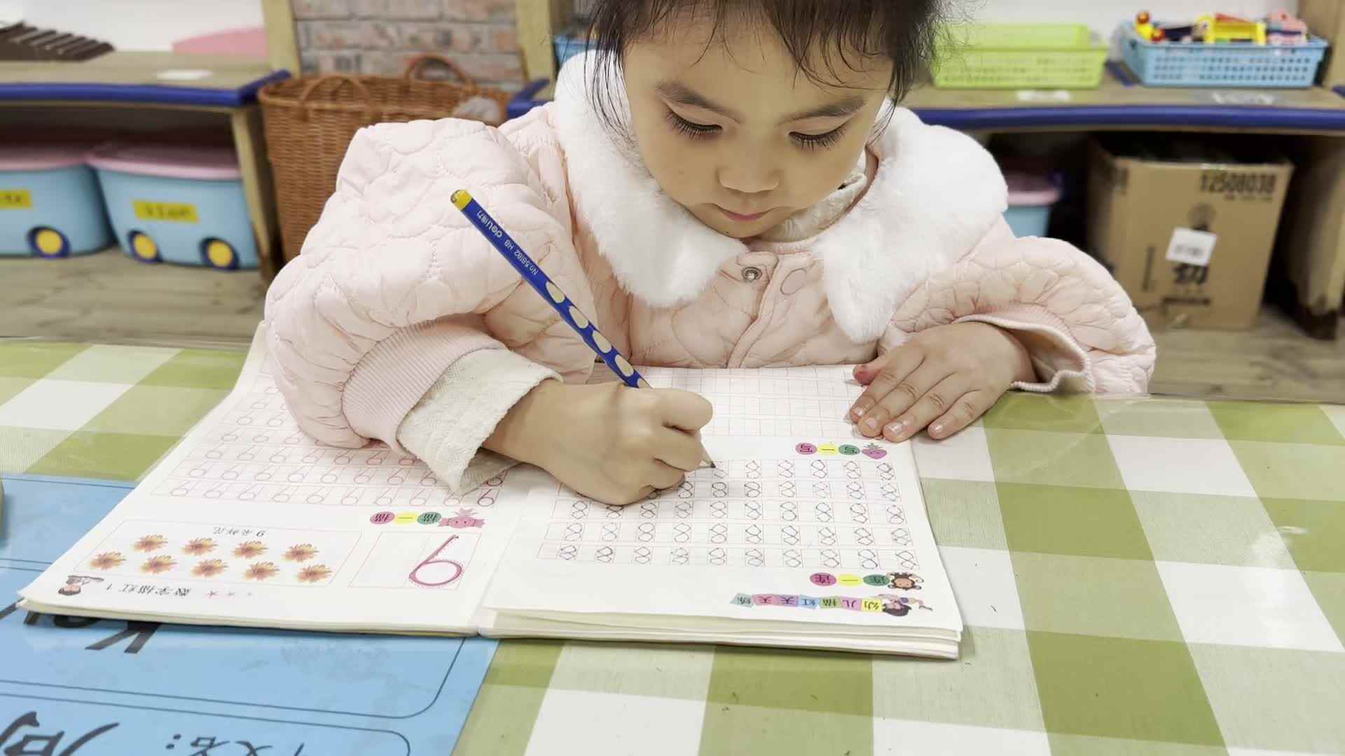 20231130大B班任依恬数字描红《8》