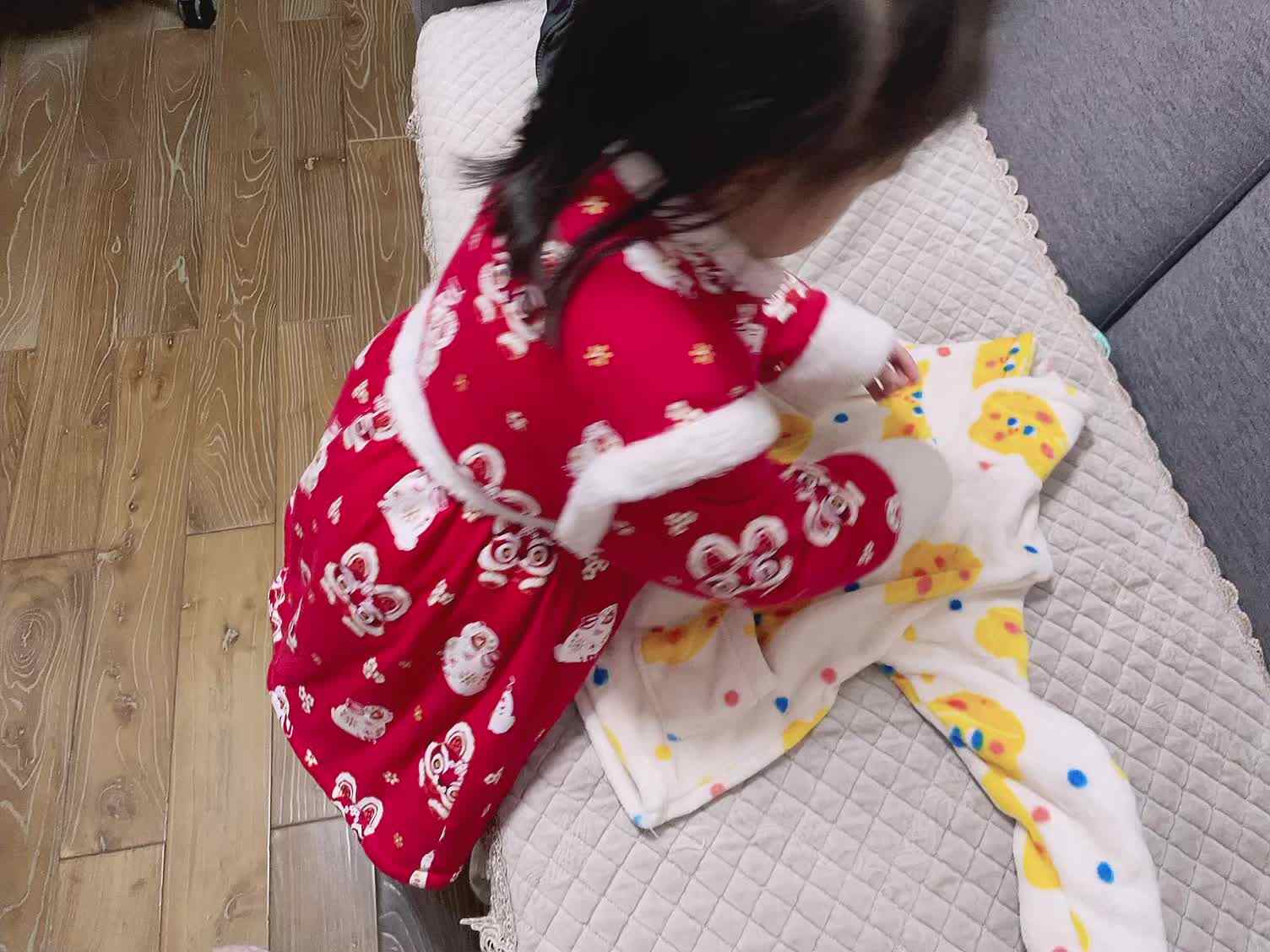 大B班蒲依诺2023.12.21日练习(扣扣子，解扣子).mp4