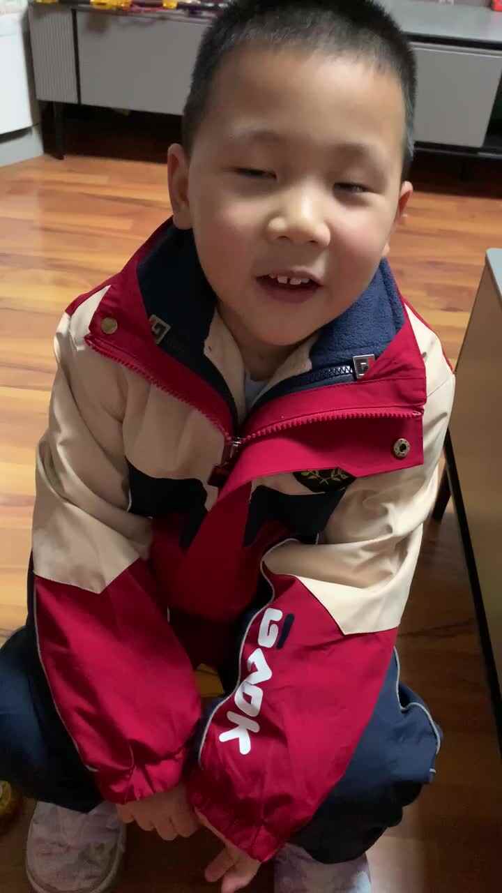 昂首阔步